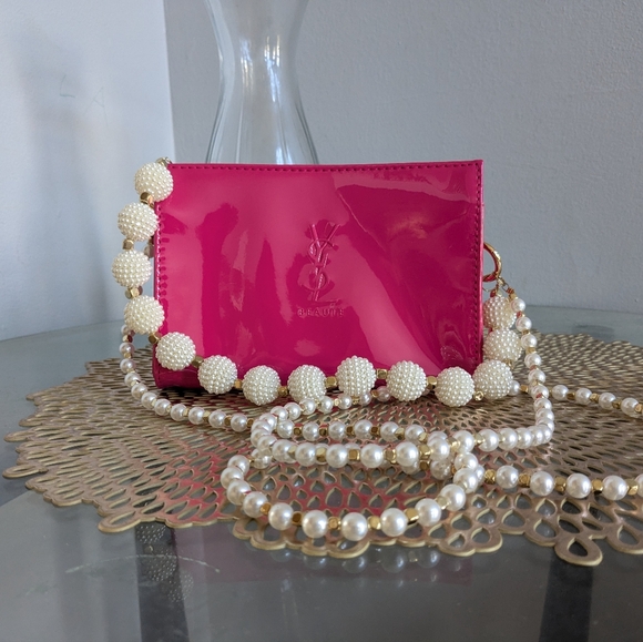 Yves Saint Laurent - Picture 2 of 14